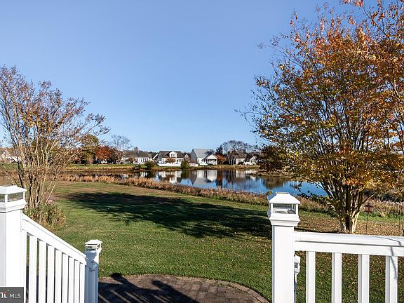 5th image of 2 Madaket Ct