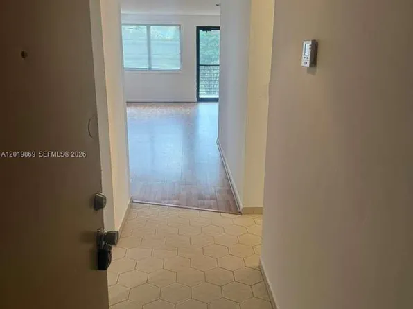 20840 San Simeon Way APT 208, Miami, FL 33179