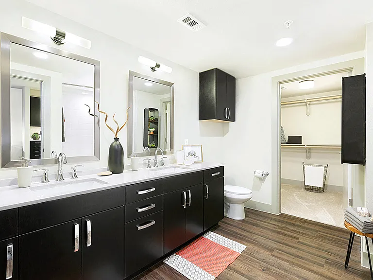 Groves South Lamar — Photo 13
