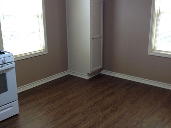 3rd image of 605 E Pease St Floor 1