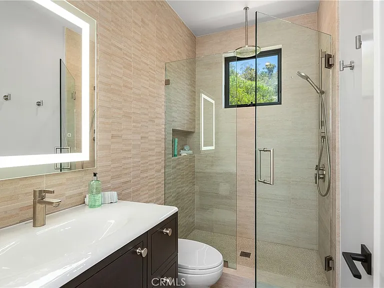 565 B Fern St #B — Photo 16