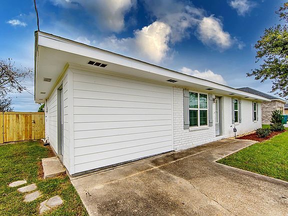 2nd image of 206 Diplomat Way