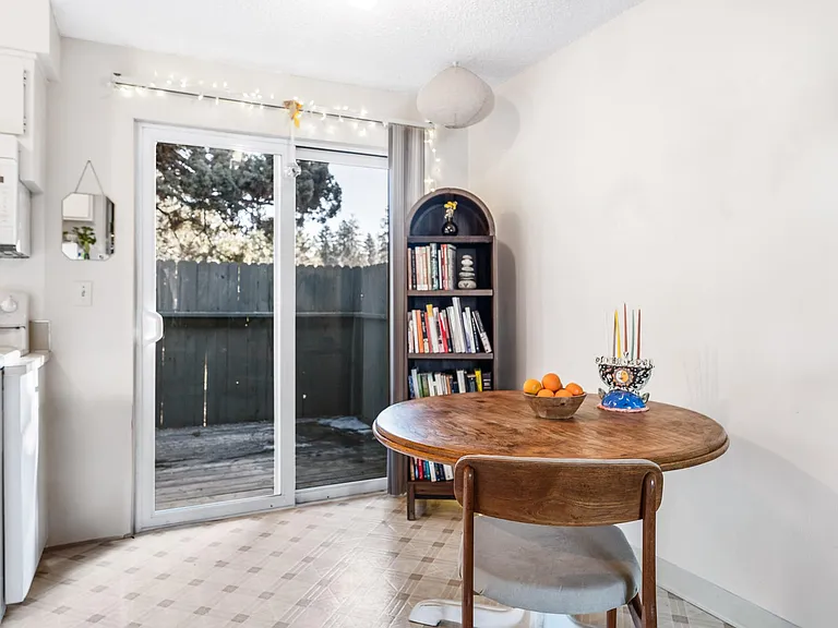 475 NE Underwood Ave — Photo 6