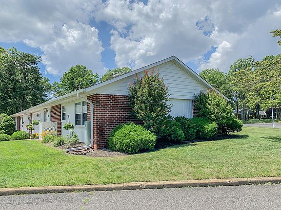 2nd image of 845A Thornhill Ct #1001