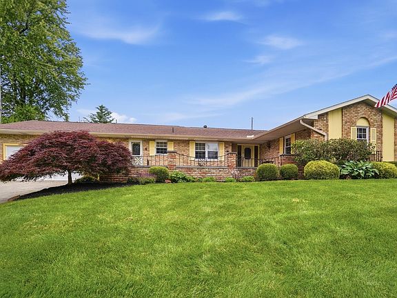 3rd image of 2323 Lilac Dr