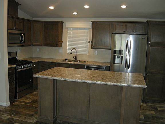 nice gourmet style kitchen