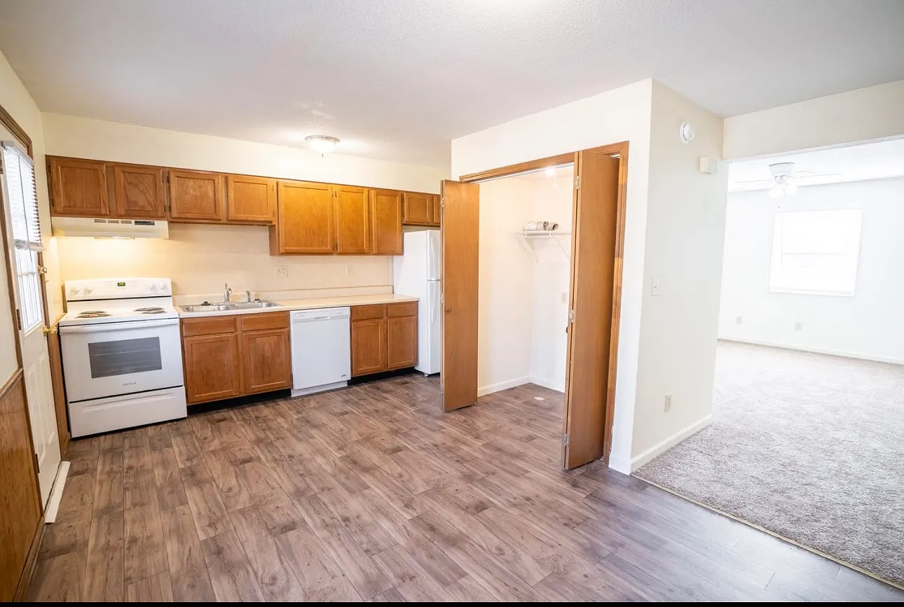 2 bed, 800 sqft, $750 — Photo 3