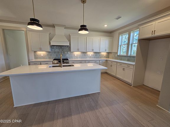 5th image of 213 Crawford Way