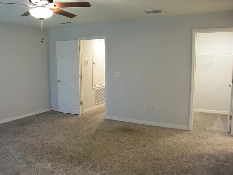 1213 Grantham Dr — Photo 23