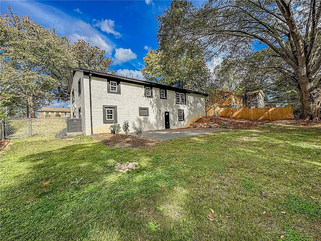 4 bed, 2675 sqft, $3,250 — Photo 2