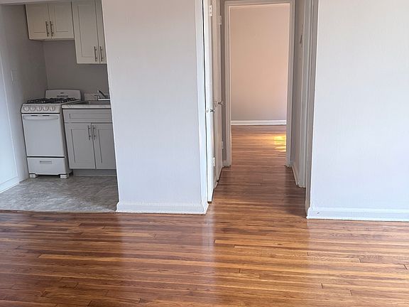 4th image of 716 Sanford Ave #A