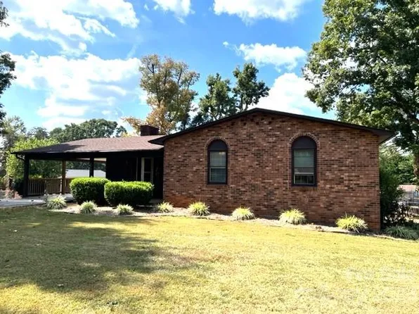 2733 Sparks Dr, Hudson, NC 28638