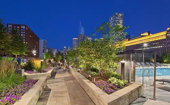 4th image of 360 W Illinois St #1305