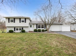 127 Glen Iris Dr, Rochester, NY 14623