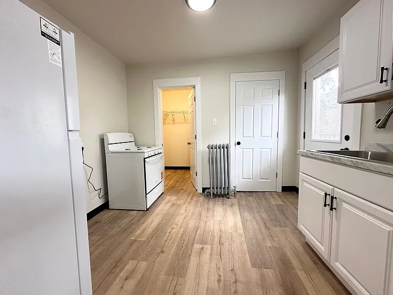 113 S Monroe Ave — Photo 5