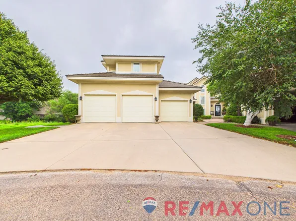 203 Grandview Cir, Garden City, KS 67846