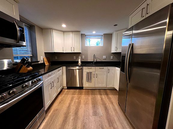 3rd image of 980 Fenton St