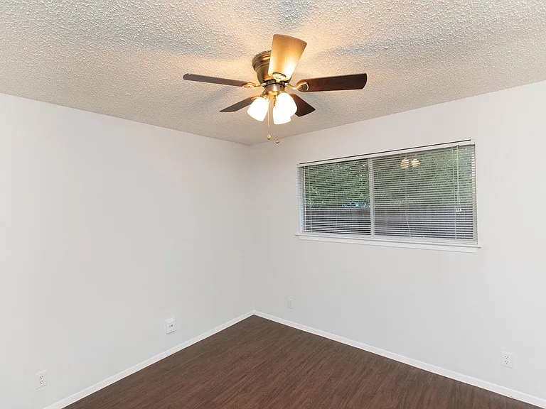 2102 Courtney St #A — Photo 9