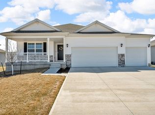 305 Sumac Dr, Palo, IA 52324