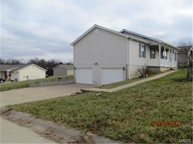 2nd image of 1128 Hawthorne Dr