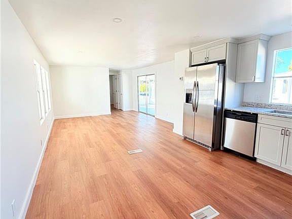 4th image of 815 Cape Haze LN E