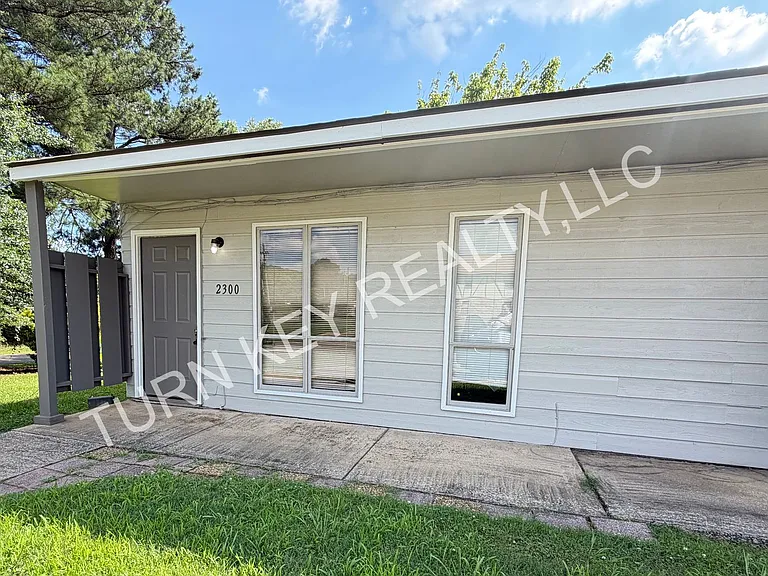 2300 Grayson Valley Cir — Photo 2