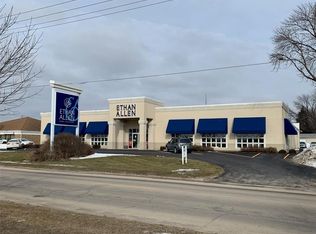 1170 Twixt Town Rd NE, Cedar Rapids, IA 52402