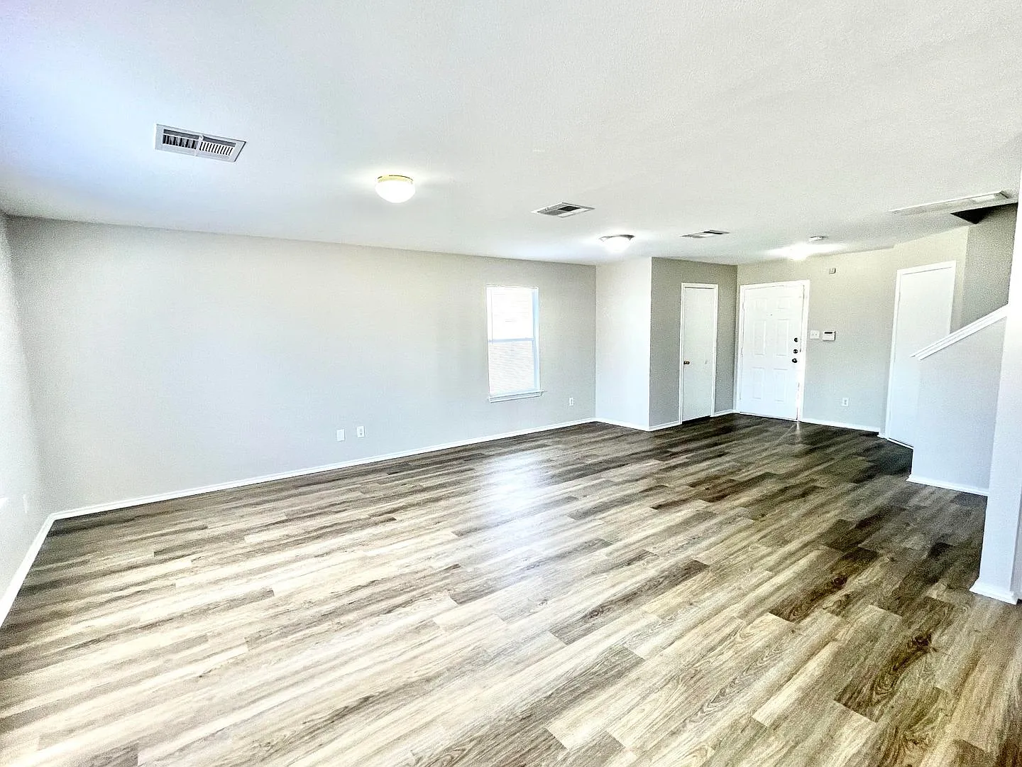 Four Bedroom House for Lease in Manor! — Photo 2