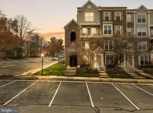 4114 Oxford Ln APT 302, Fairfax, VA 22030