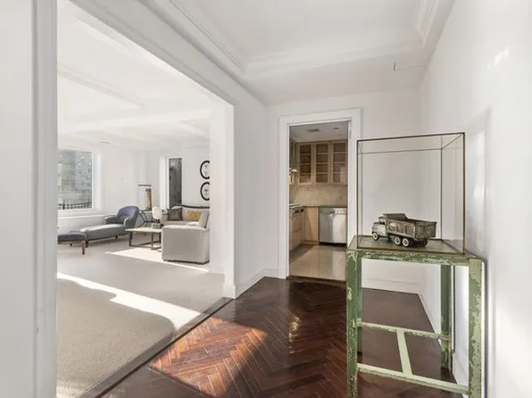 15 East 69th Street image 5 of 8