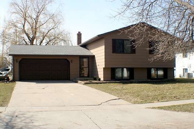1st image of 819 7th Ave E
