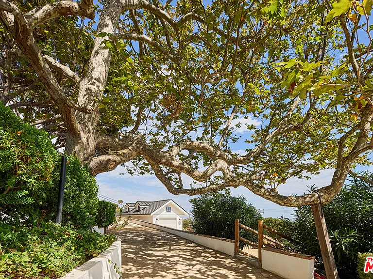 5561 Horizon Dr — Photo 35