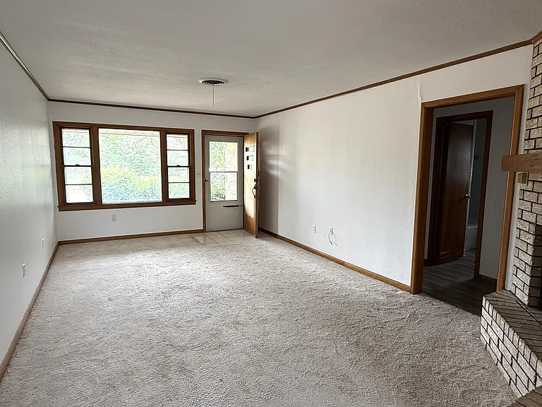 1115 Mary Ellen St — Photo 7