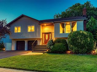 2953 Huntington Ct, Wantagh, NY 11793