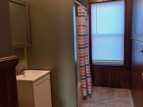 4th image of 55 Harlem St APT 3