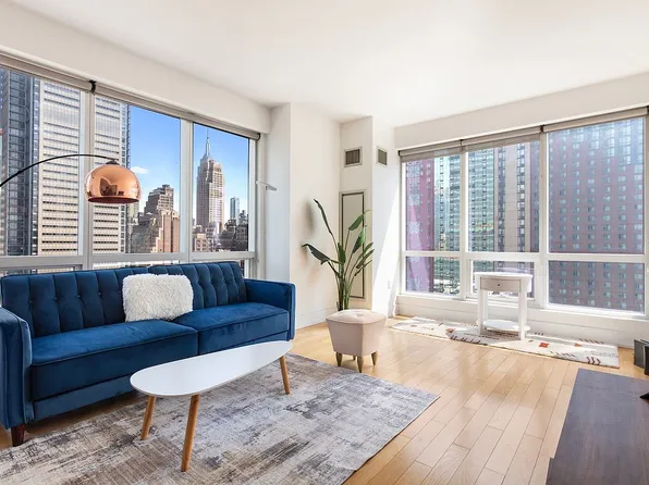 350 W 42nd St APT 19K, New York, NY 10036