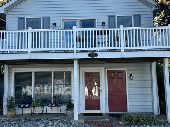 14389 Calvert St #2