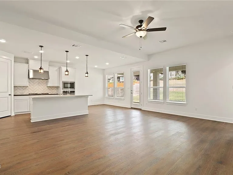 1821 Donetto Dr — Photo 11