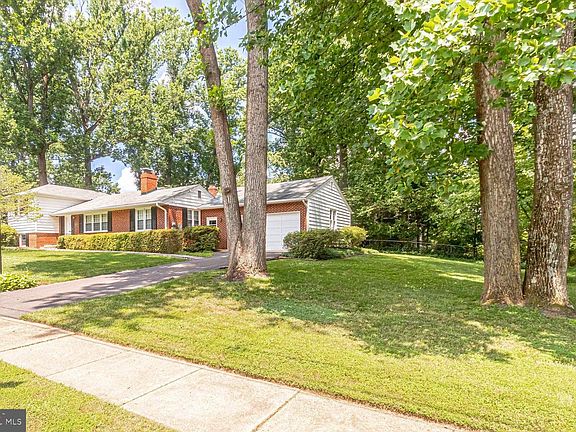 5th image of 606 Abbott Ln