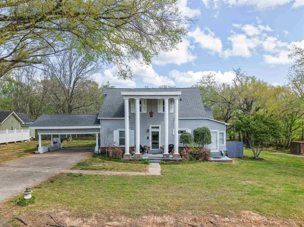 103 Pharr Ave, Selmer, TN 38375