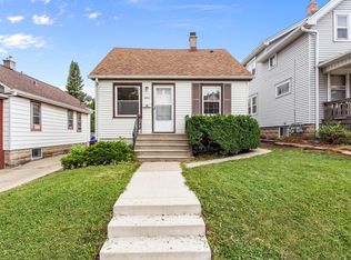 2005 S 89th St, West Allis, WI 53227