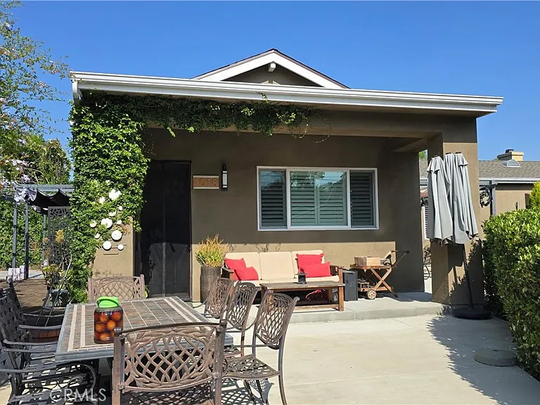 1018 La Presa Dr — Photo 1