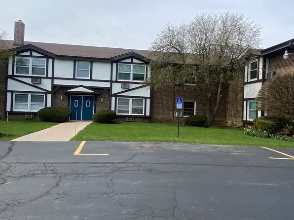 22960 N Apple Hill Ln APT 110, Lincolnshire, IL 60069