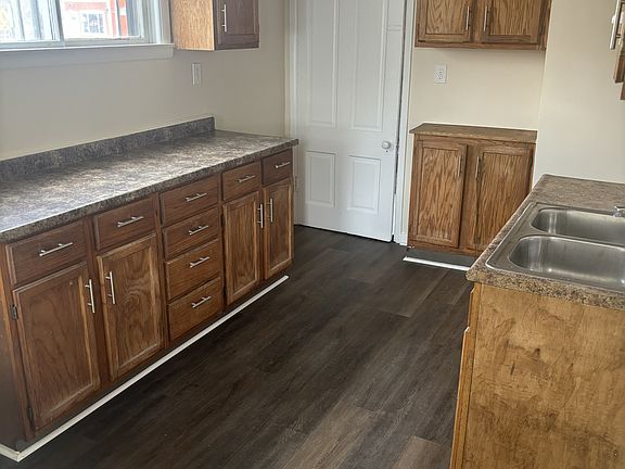 3rd image of 2250 Sullivant Ave