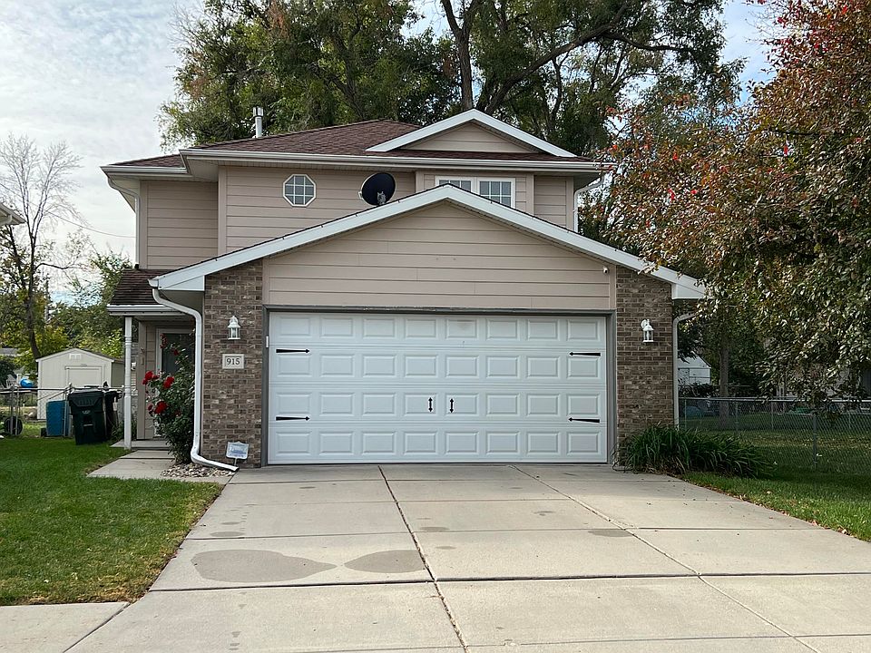 1st image of 915 15th Ave