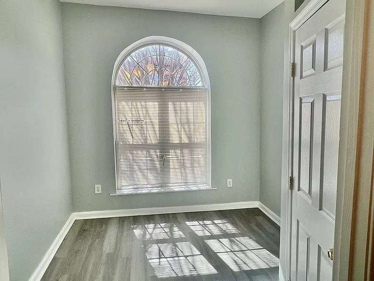 2436 E Fayette St #- — Photo 20