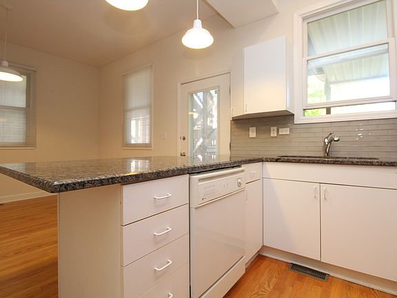4th image of 1927 W School St #1