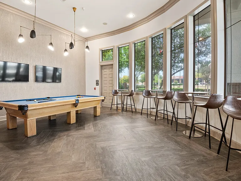 Plenty of seating in the lounge at Mission Gate in Plano TX
