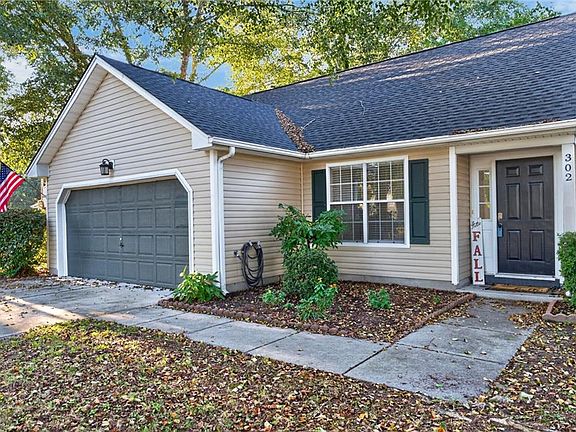 2nd image of 302 Carriage Ct