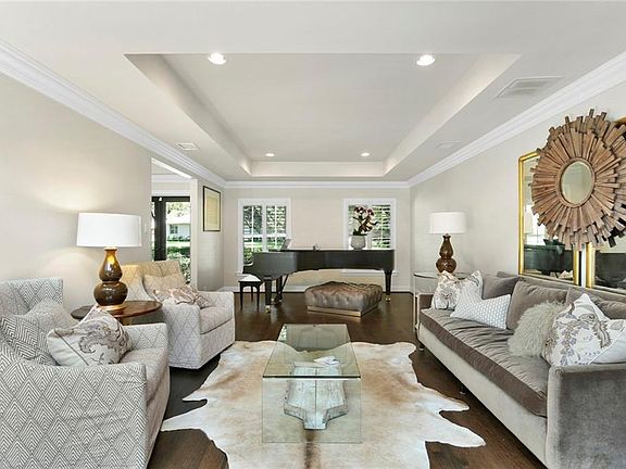 5th image of 7032 Lavendale Ave
